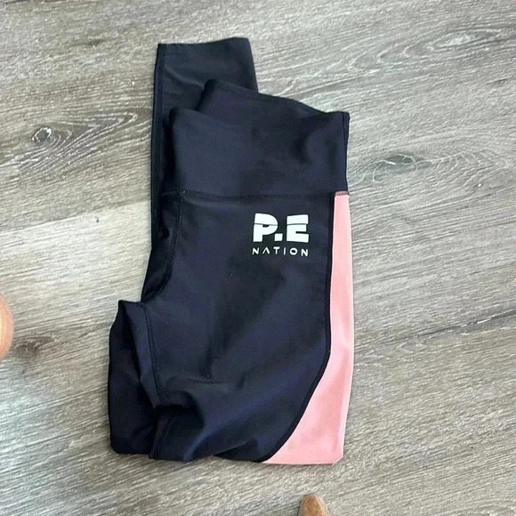 P.E. NATION  The Chasse Legging Black/Salmon
Regular price$140 Size Large - Picture 2 of 6